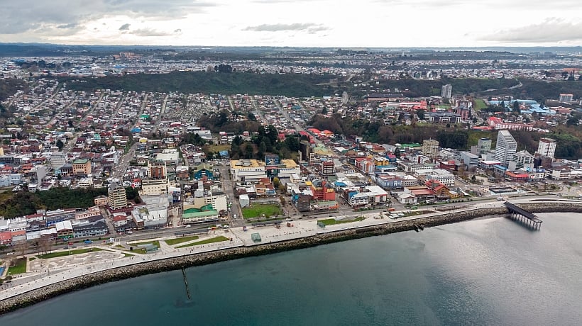 Encargarán estudio para determinar origen de malos olores en costa de Puerto Montt
