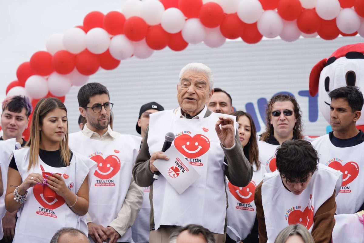 “Pintatón” 2023: Con brochas y tiza, Mario Kreutzberger, animadores de TV, artistas e influencers pintaron autos en apoyo a la Teletón