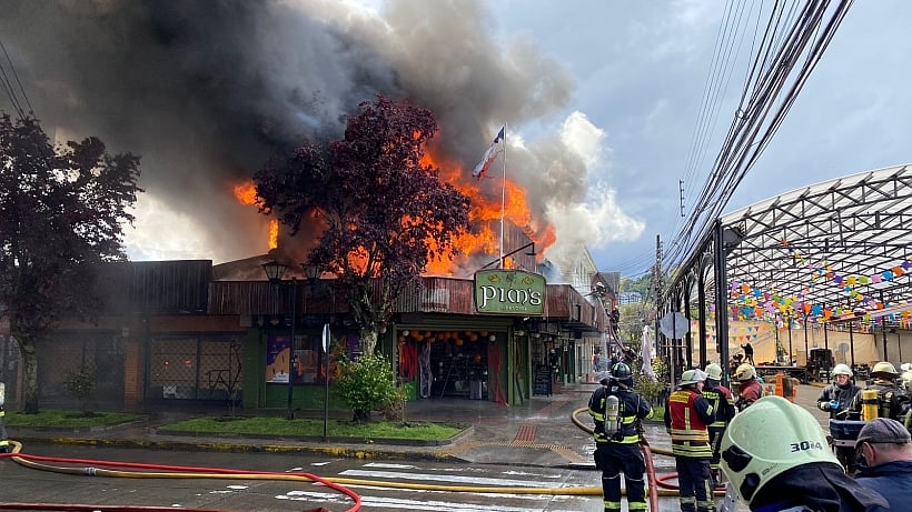 Fiscalía investiga incendio en restaurante Pim’s de Puerto Varas